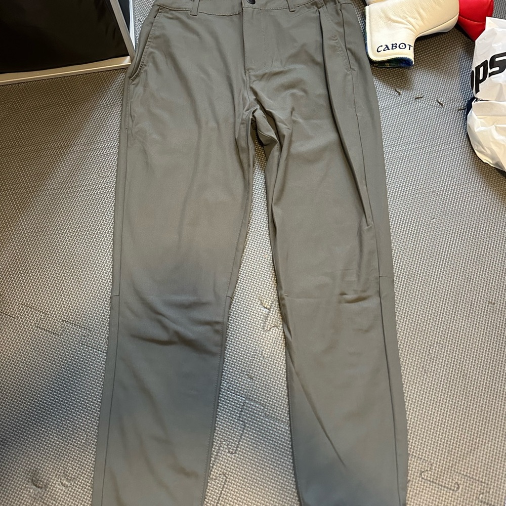 Cuts Elastic Jogger Chino in Olive Green